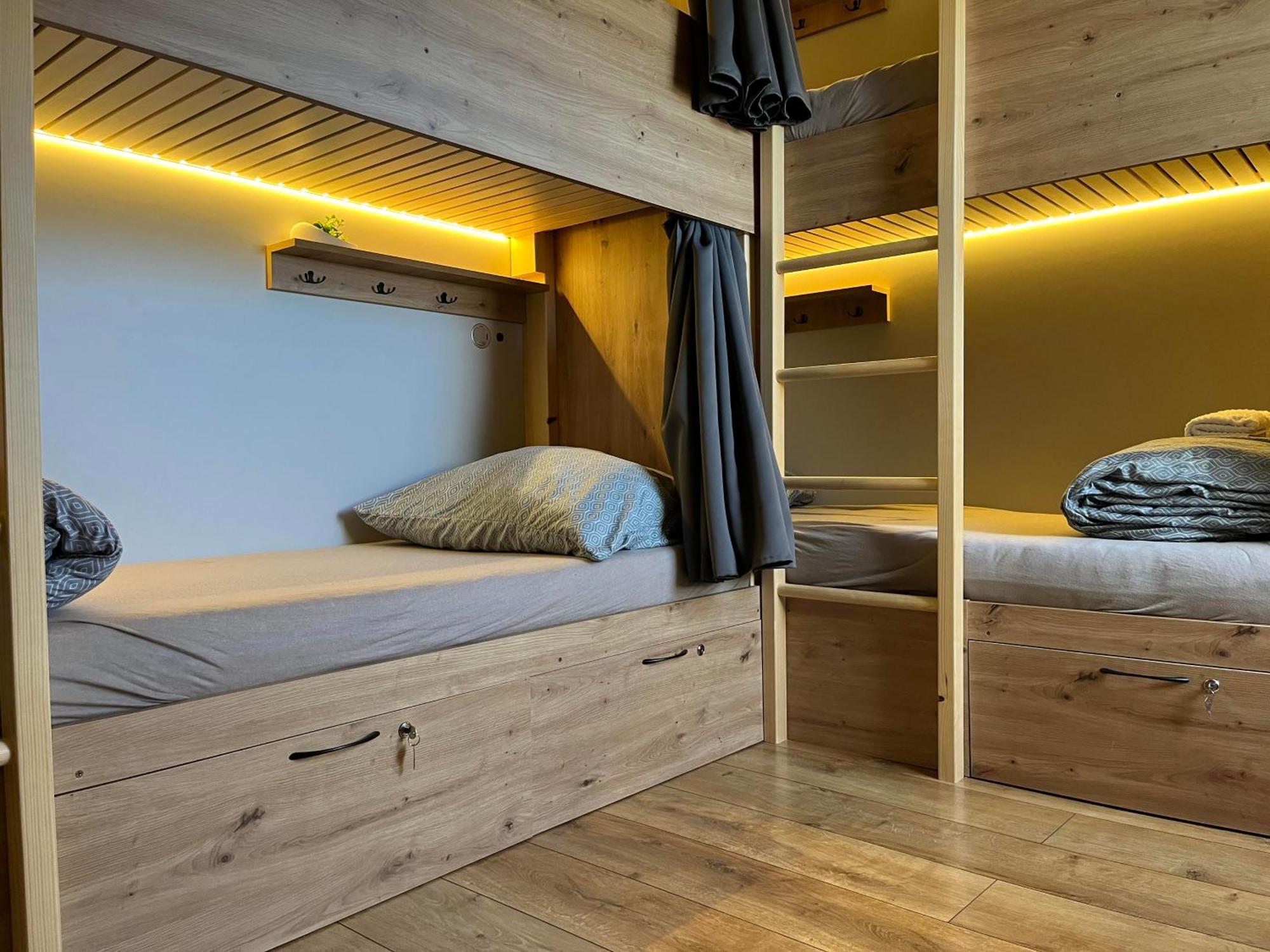 Sherpa'S Hostel High Tatras Štrbské Pleso エクステリア 写真